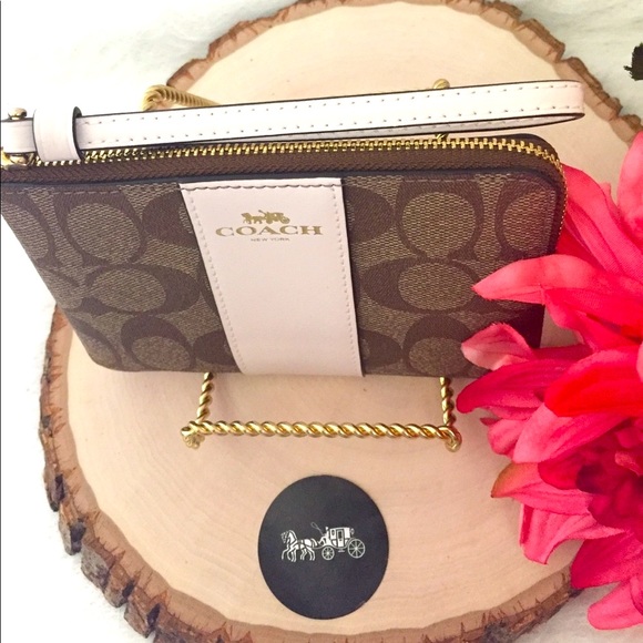 COACH Wristlet 🆕 - Picture 3 of 8